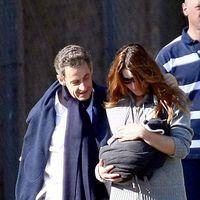 Nicolas Sarkozy and wife Carla Bruni taking a stroll with Giulia | Picture 113937